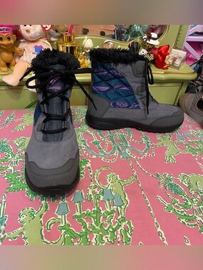 Columbia Ice Maiden Shorty Boots Woman’s Size 7.5